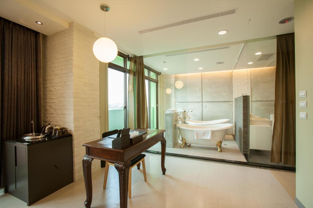 823 Tourist Hotel Jinhu Esterno foto