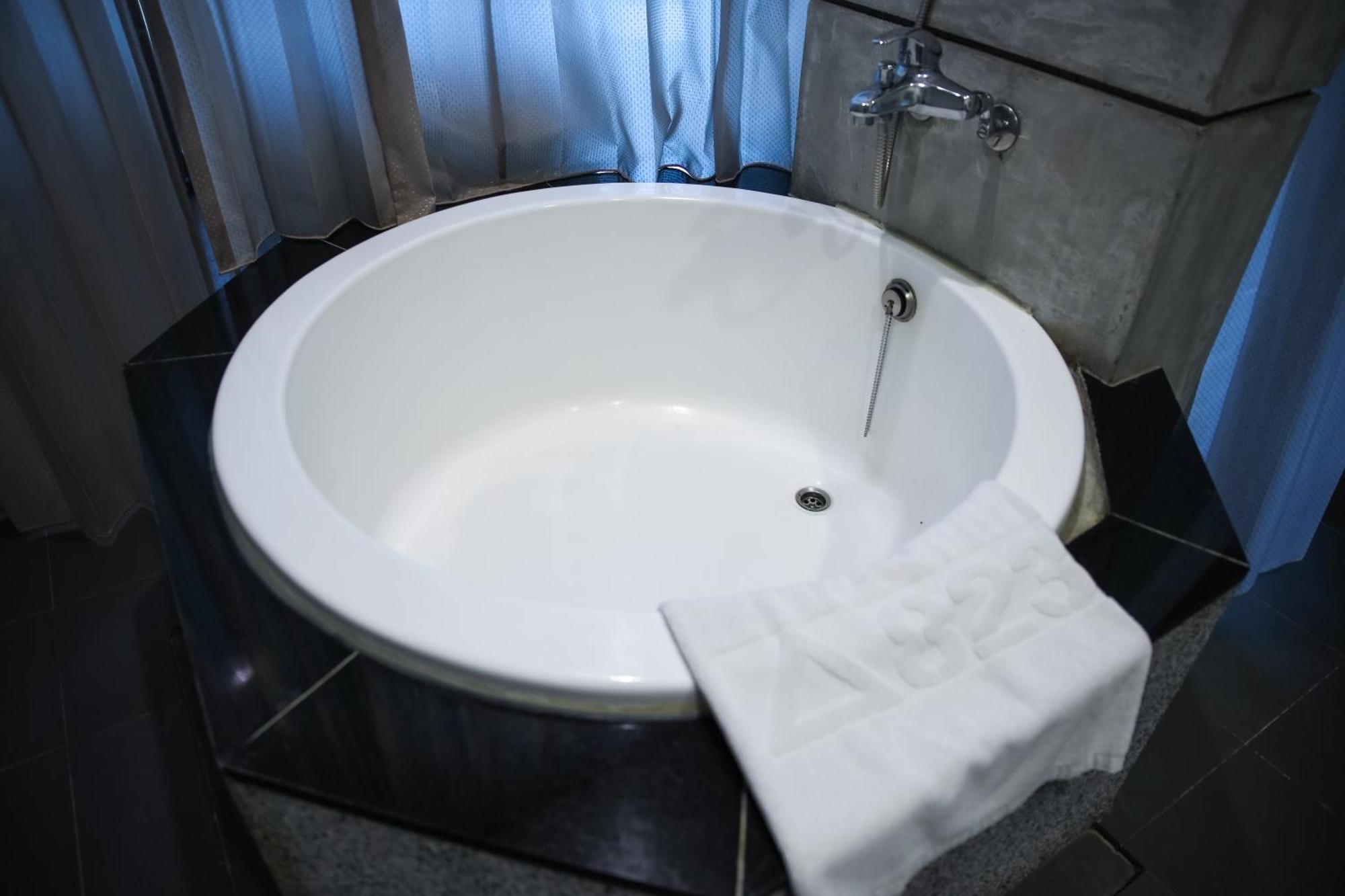 823 Tourist Hotel Jinhu Esterno foto